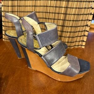 Vince Camuto Niskera platform wedge in teal 7.5
